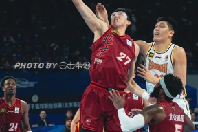 米兰棋牌 -包含欧联倒计时，深圳男篮赛后远射贴柱，细节引发关注，气氛紧张，临场指挥获称赞的词条