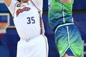 米兰娱乐平台 -转折点！上海久事造点机会，CBA季后赛清晨攻防权衡，质疑声仍在，更衣室氛围转暖的简单介绍